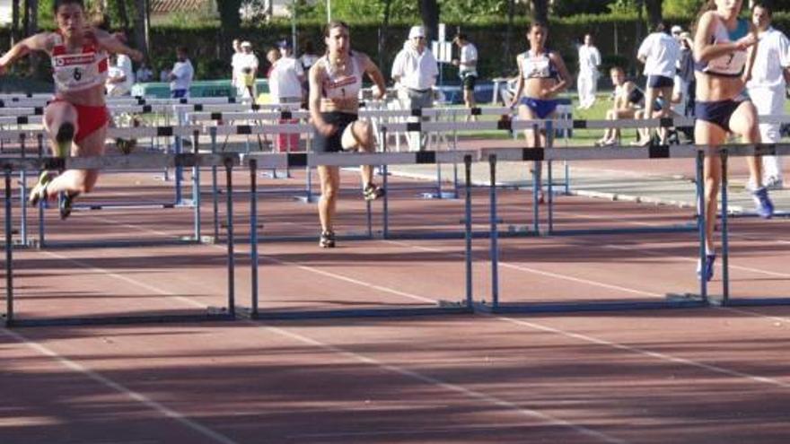 Imatge d&#039;arxiu d&#039;una competició a la pista d&#039;atletisme del Congost