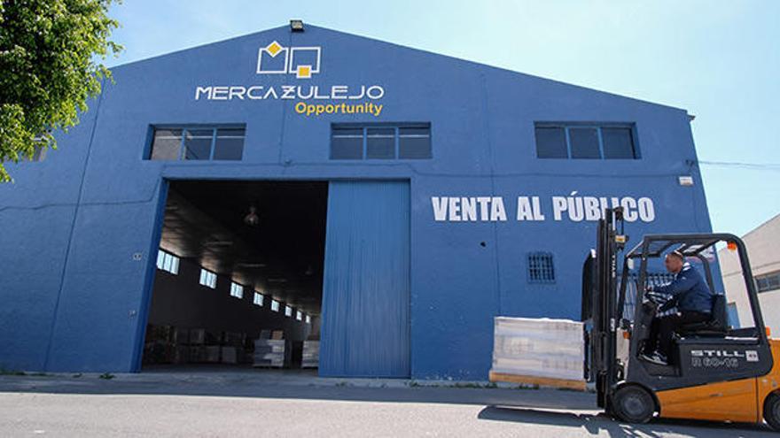 Mercazulejo es una empresa alicantina con cerca de 30 años de experiencia