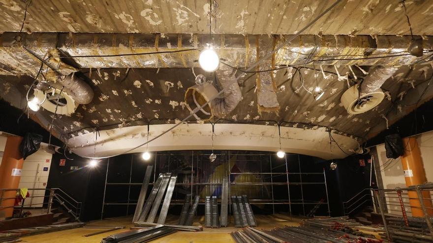 Las obras del Teatro Principal de Pontevedra avanzan con la instalación de andamios para desmontar el techo