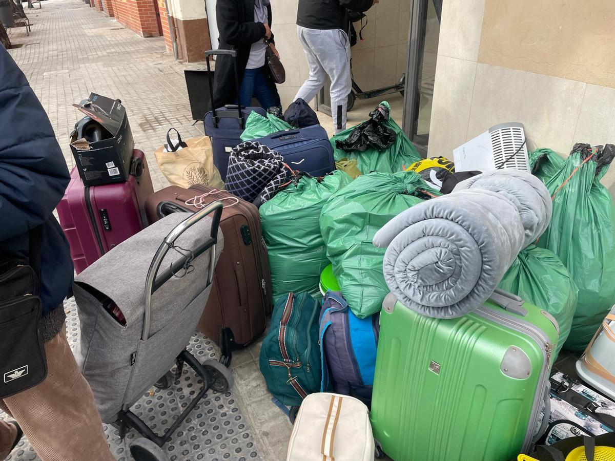 Parte de las cosas de Malika, tras el desahucio.