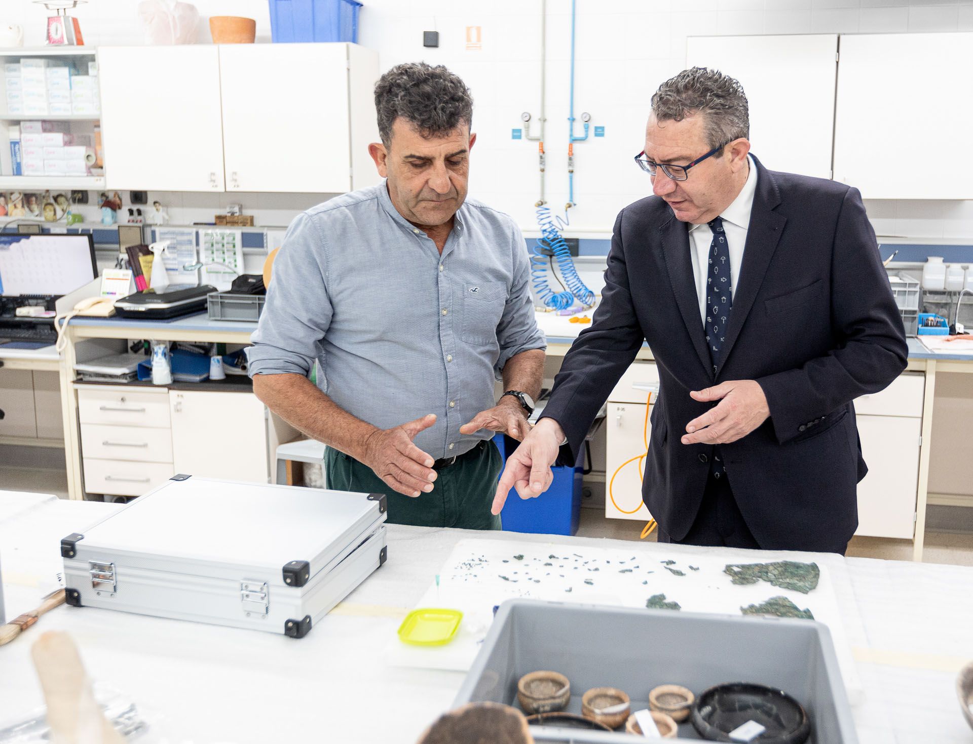 Toni Pérez visita el montae de la nueva exposición del MARQ