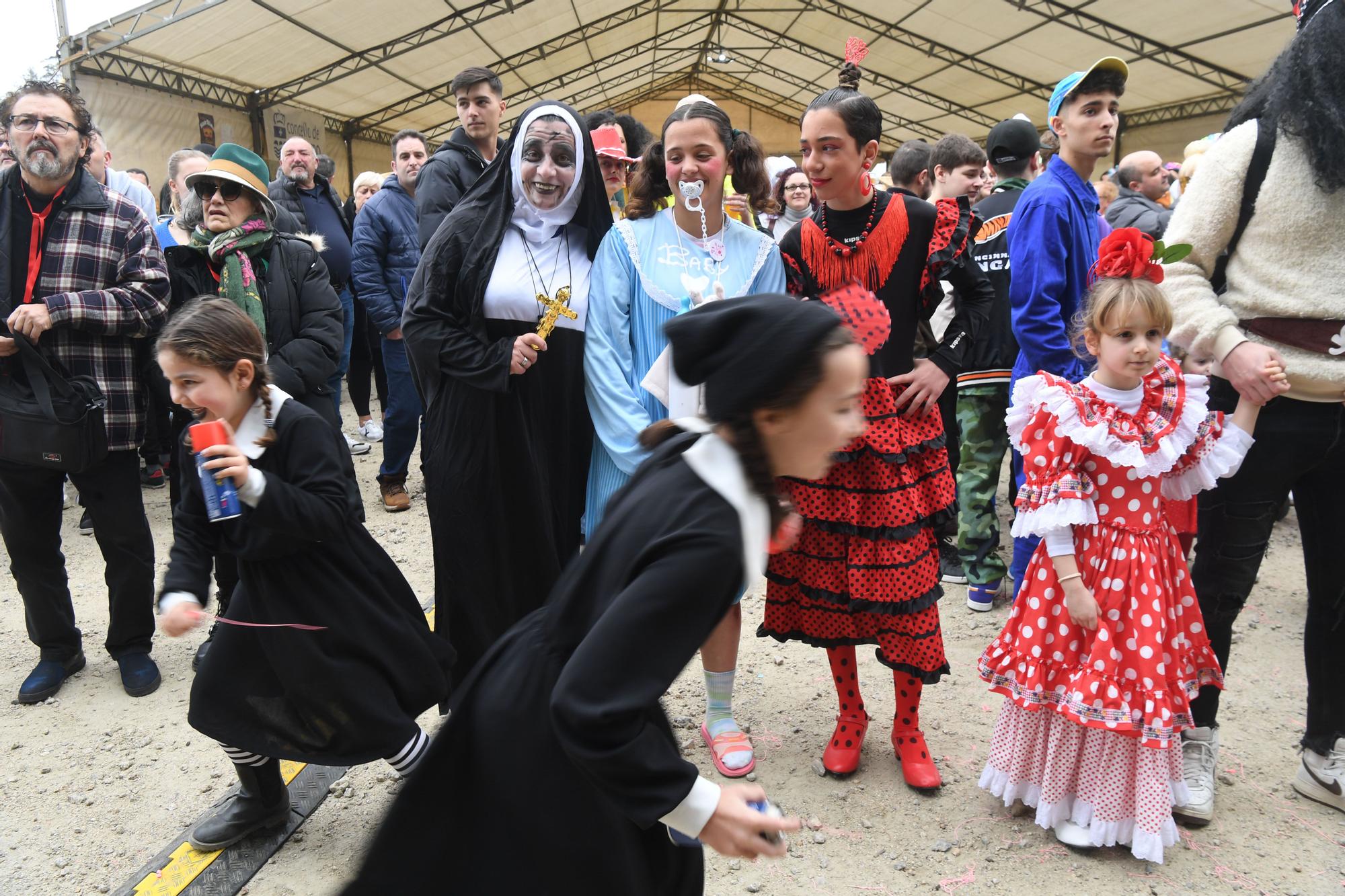 Celebración del tradicional Entroido de Veiga en Culleredo