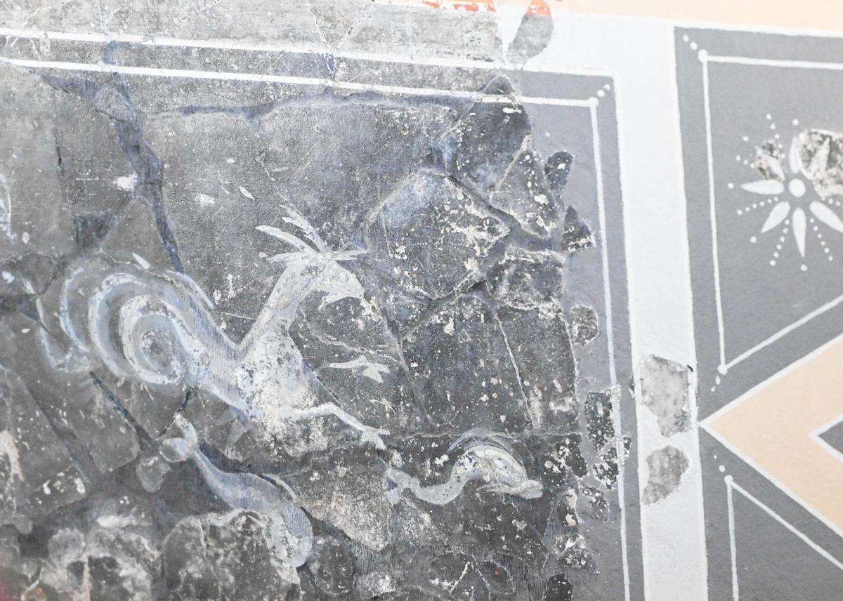 Un incendio en el siglo III ha permitido que se conservase mejor buena parte de la decoración de la Casa de los Grifos