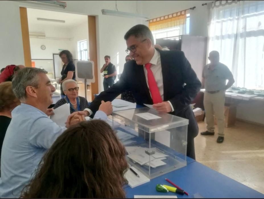 El delegado del Gobierno, Juan Carlos Fulgencio, vota en Moncada.