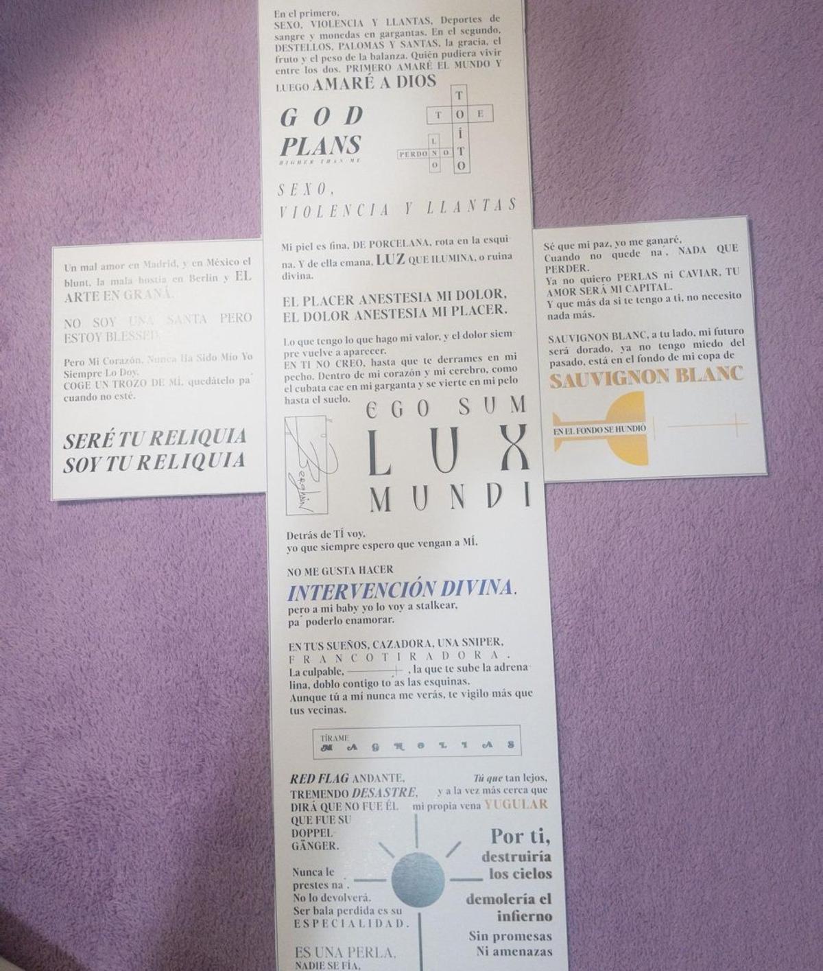 Mantellines, talons, pancartes i creus