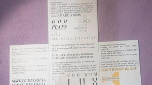 Mantellines, talons, pancartes i creus