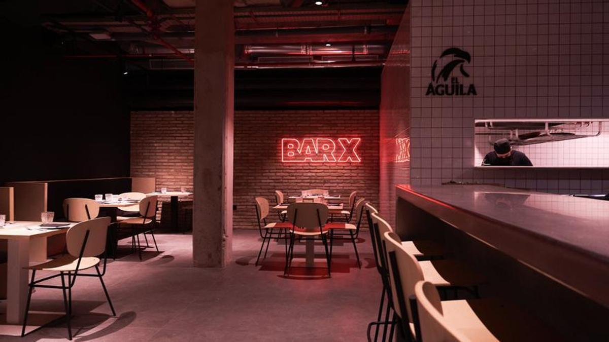 Bar X, un homenaje a las barras de toda la vida en el Mercado de Colón (Valencia).