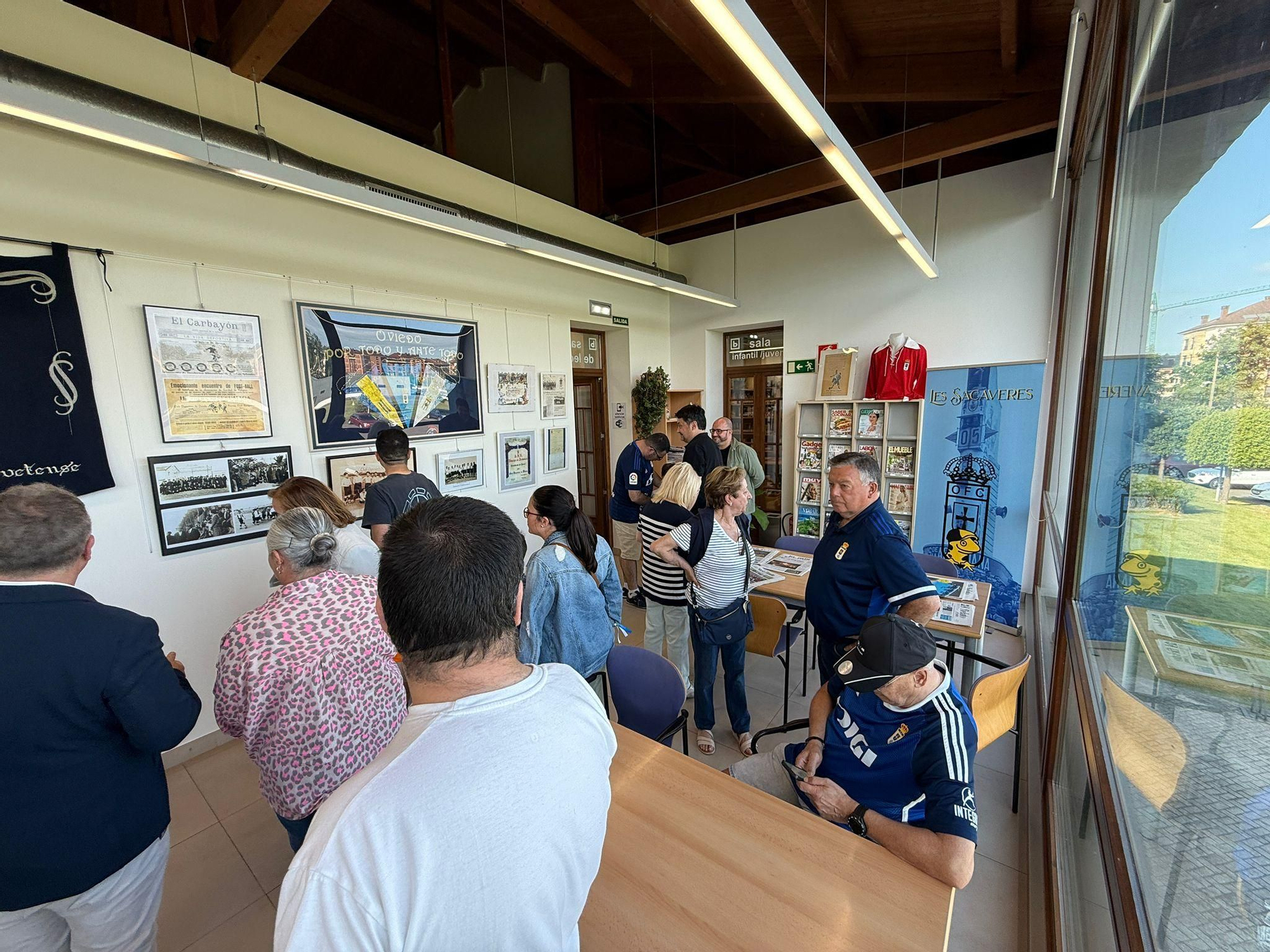 Así fue la inauguración de la exposición Fundadores del Real Oviedo en Lugo de Llanera