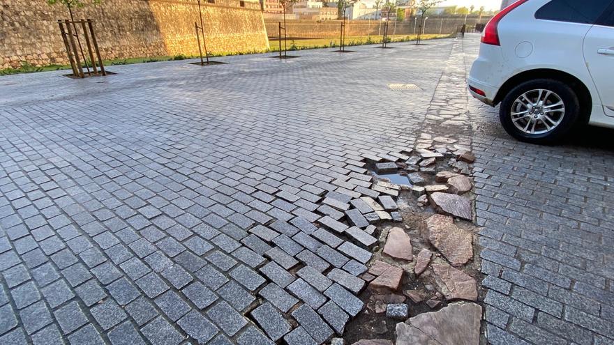 El PSOE de Badajoz exige explicaciones sobre los desperfectos del pavimento de varias calles del centro