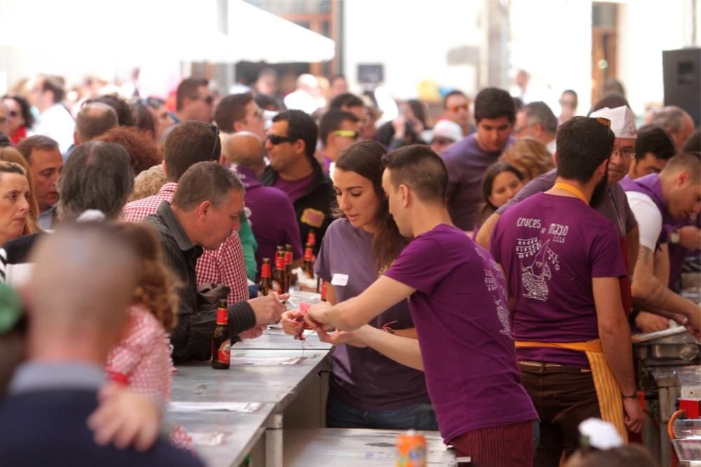 Gran ambiente en al Fiesta de las Cruces de Mayo en Cartagena