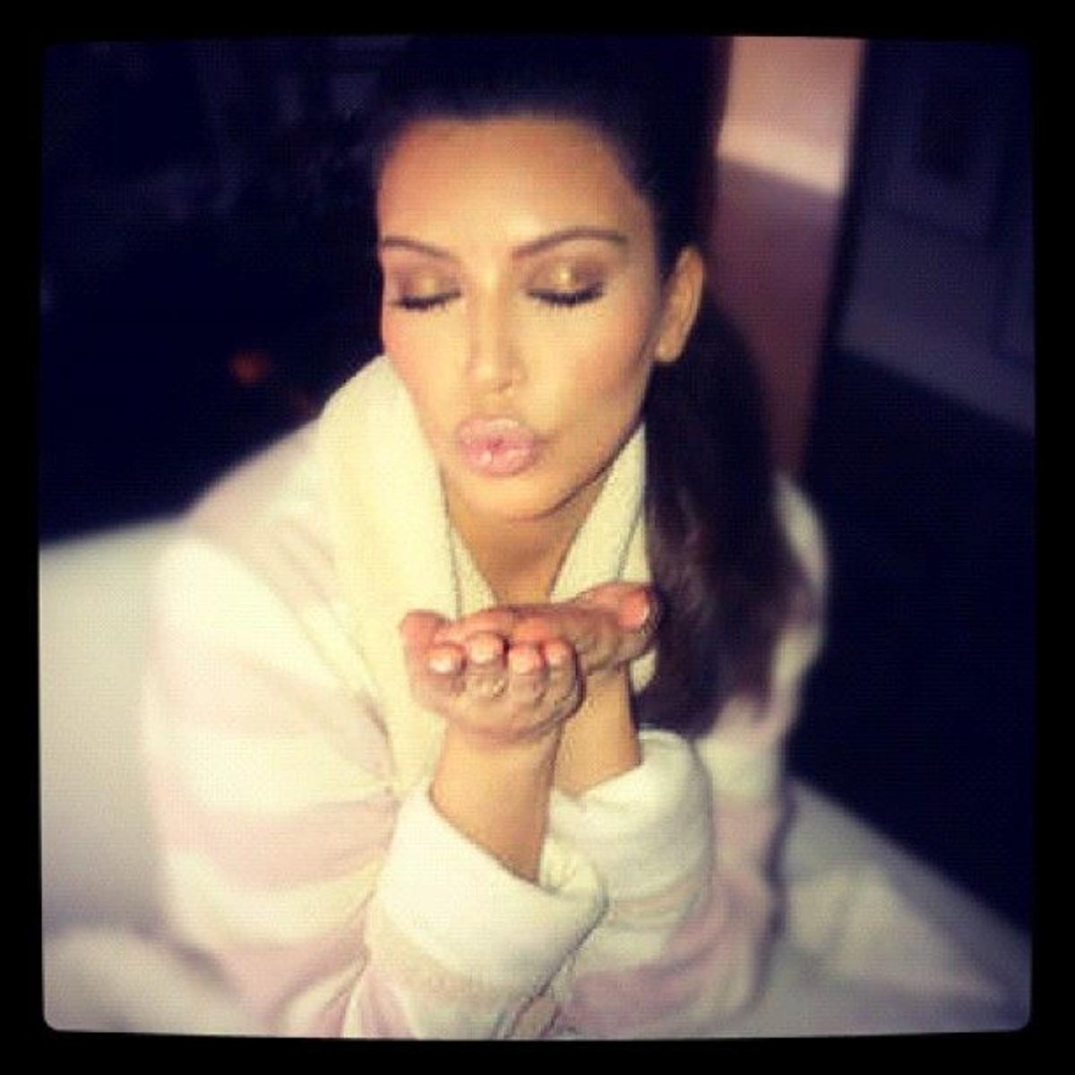1. Kim Kardashian y su primera foto en Instagram