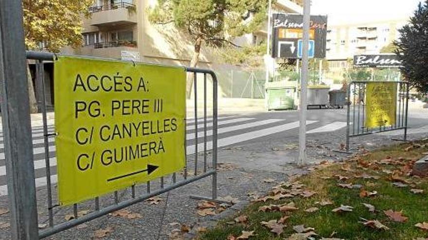 Tanques preparades a la plaça de l&#039;Onze de Setembre per senyalitzar els canvis que entren en vigor avui