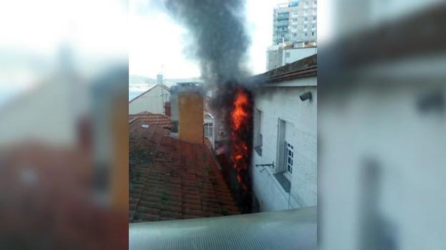 Así ardió el edificio del Casco Vello