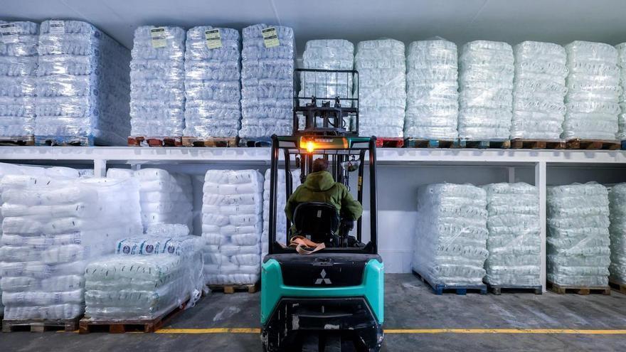 Distribuidoras de hielo de Ibiza: "Hemos subido los precios hasta un 10-12%, en una semana la electricidad subió un 37% y los plásticos un 47%"
