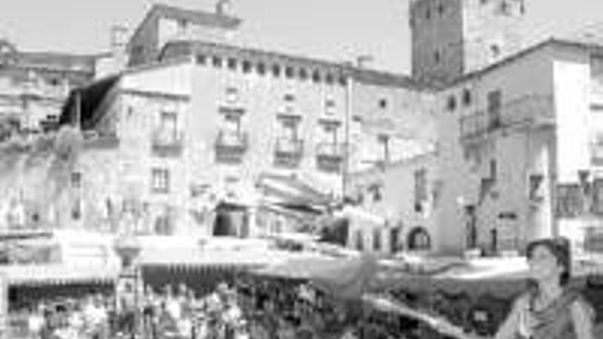 La plaza de San Nicolás alberga un mercado medieval desde ayer