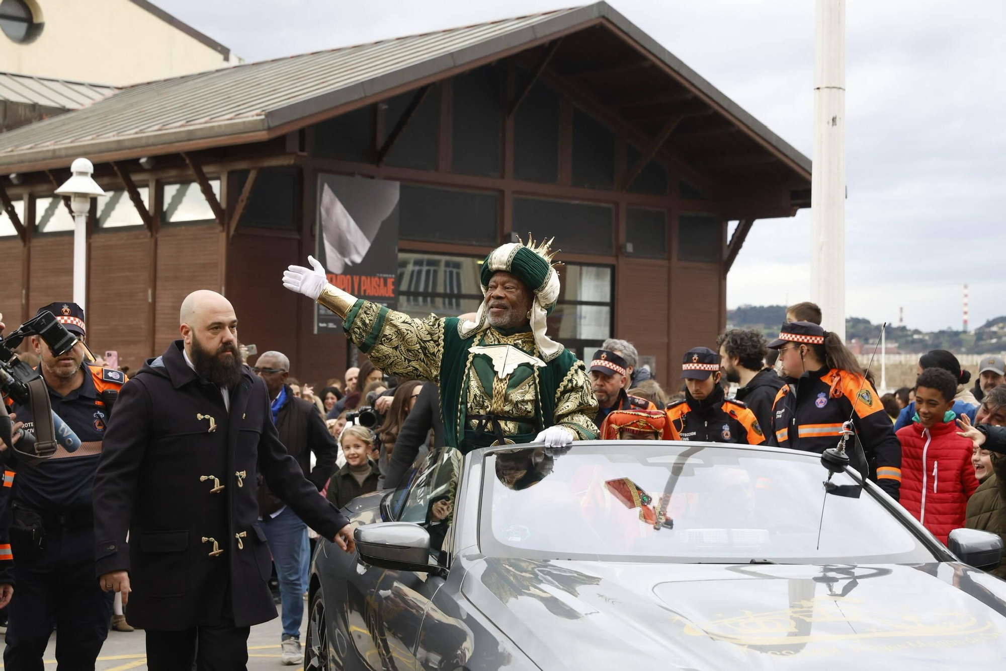 En imágenes: Los Reyes Magos desembarcan en Gijón