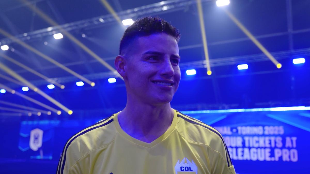 James Rodríguez atendiendo a los medios en la Kings League