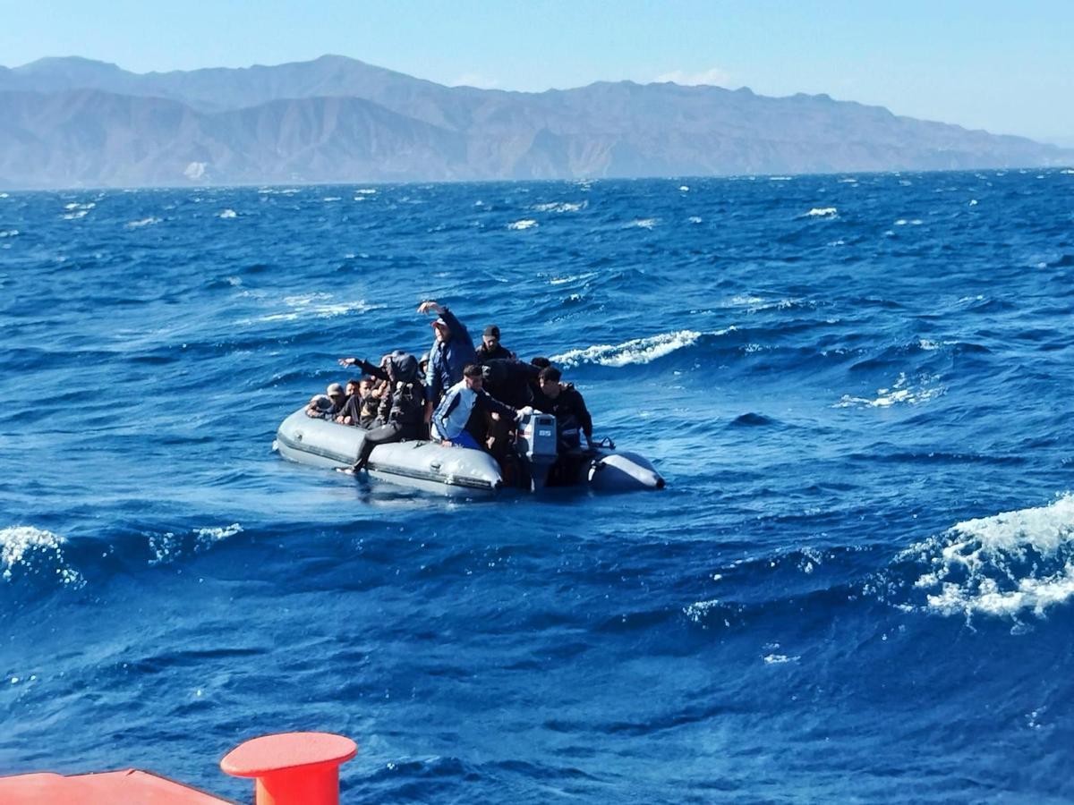 Una patera en alta mar, el pasado mes de julio.