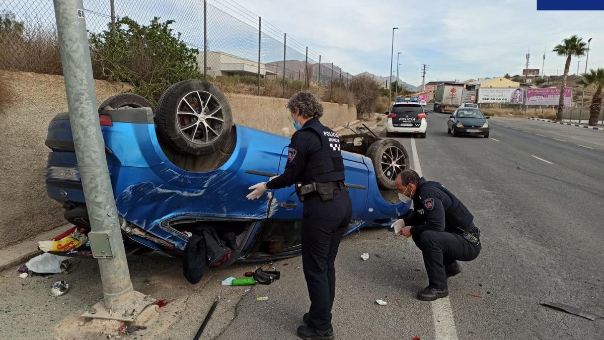 Vuelca su coche un conductor de 32 años que cuadruplicaba la tasa de alcohol