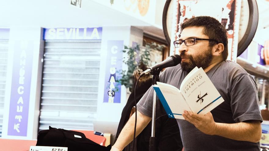 La llama encendida de Juan Antonio Bermúdez: el Festival de Cine celebra la poesía del creador de Panorama Andaluz