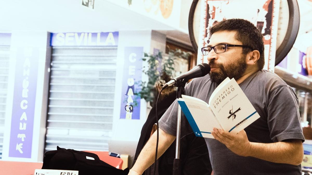 Juan Antonio Bermúdez (Jerez de los Caballeros, Badajoz, 1970 - Sevilla, 2021), poeta, crítico literario y cinematográfico y activista cultural.