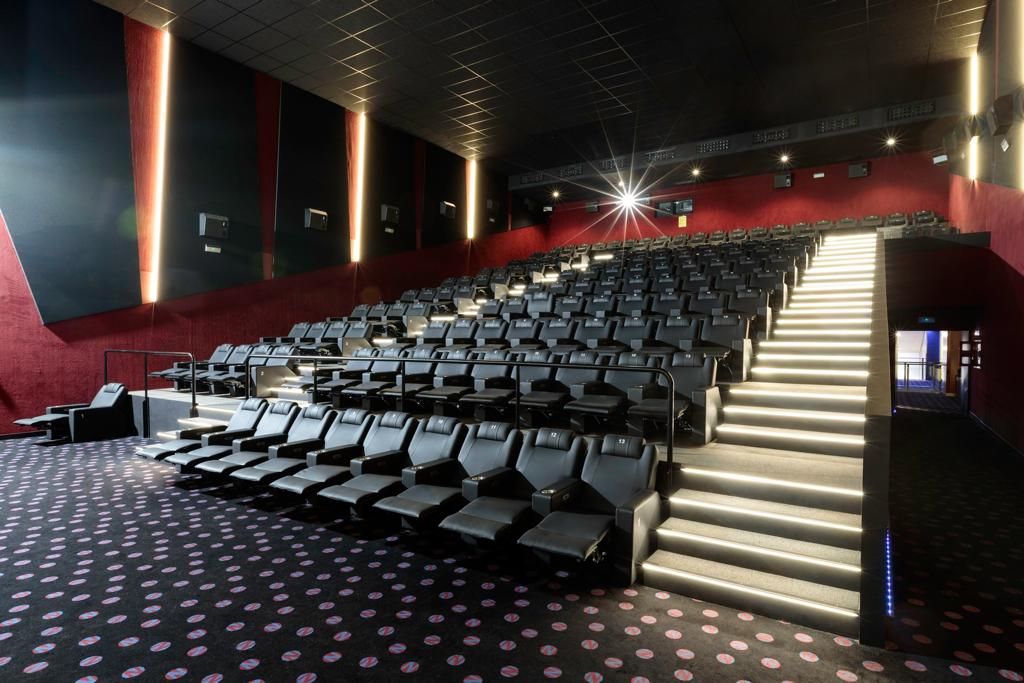 La sala premium más grande de España en el cine del centro comercial Thader.