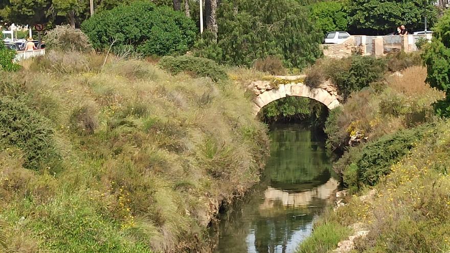 El PSOE de Torrevieja reclama en una moción la protección del  canal del Acequión