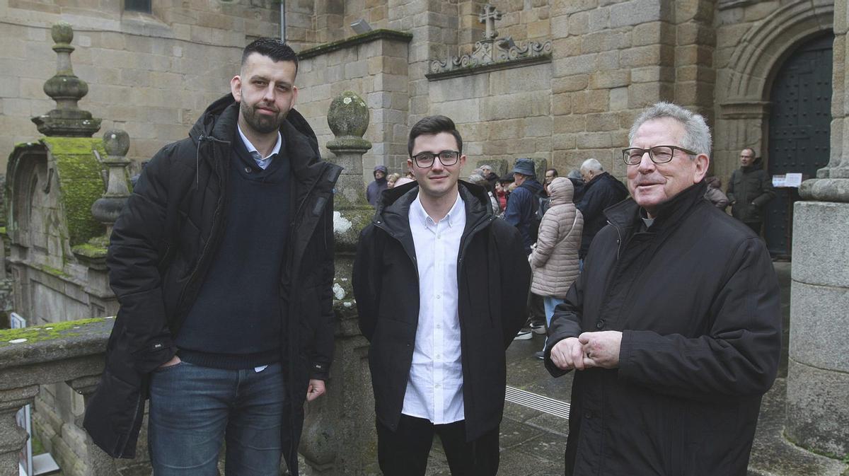 Juan Carlos, Celso y el deán José Pérez, quien próximamente se despedirá del cargo tras haber cumplido el periodo máximo. | IÑAKI OSORIO