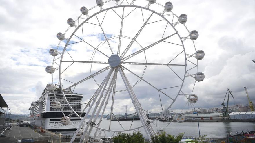 La noria instalada en el puerto de A Coruña empieza a funcionar esta tarde