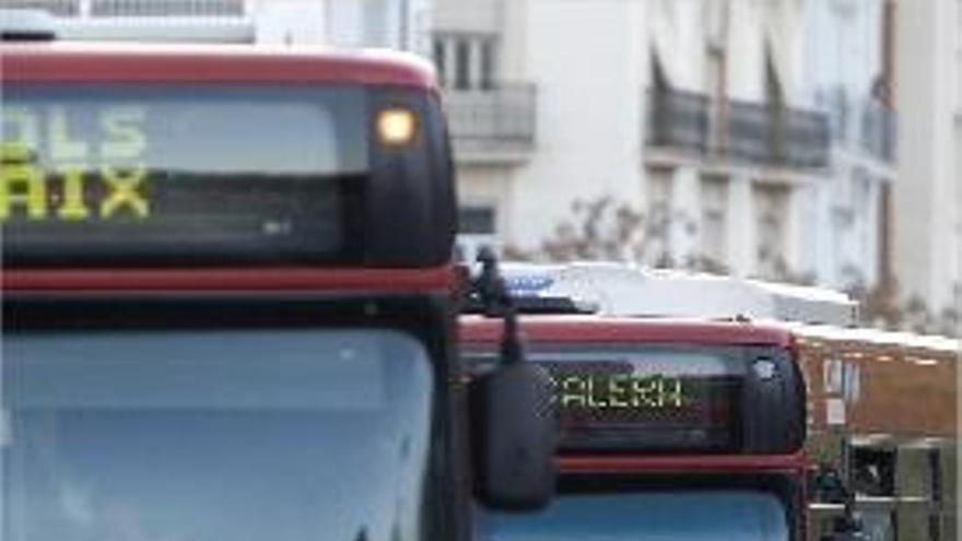 Dos autobuses de la EMT durante un paro.