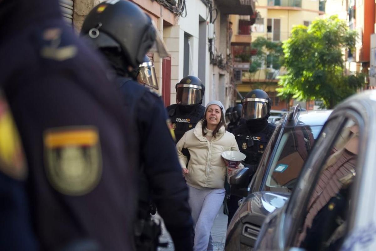Desahucio de una pensionista y su hijo con discapacidad en Alicante