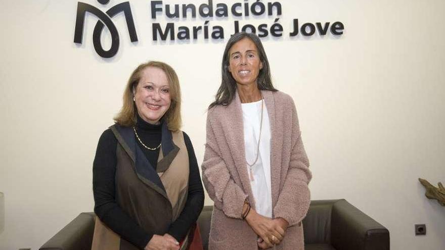 Vicky Colbert y Felipa Jove, ayer, en la sede de la Fundación María José Jove.