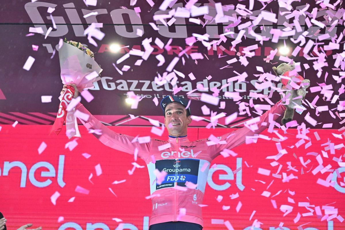 Cassano Magnago (Italy), 20/05/2023.- French rider Bruno Armirail of Groupama - Fdj team celebrates on the podium wearing the overall leader’s pink jersey after the 14th stage of the 2023 Giro d’Italia cycling race over 194 km from Sierre to Cassano Magnago, Italy, 20 May 2023. (Ciclismo, Italia) EFE/EPA/LUCA ZENNARO