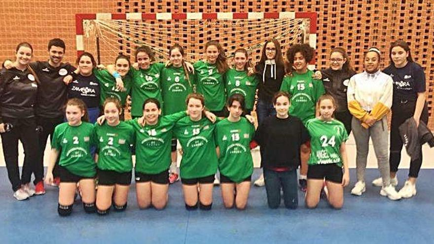 Imagen del combinado infantil femenino del BM Zamora.