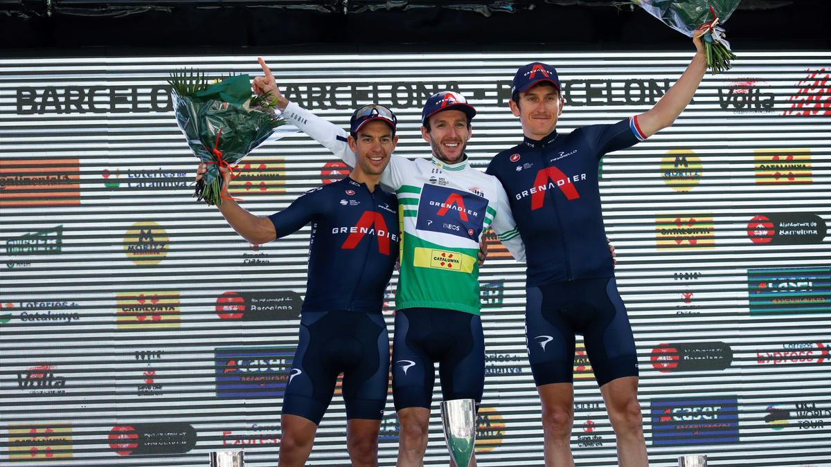 Adam Yates, al centre de la imatge, en el podi final de la Volta del centenari