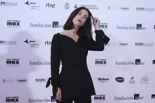 Victoria Luengo, Toni Acosta y Nuria Espert aciertan en la alfombra roja de los MAX