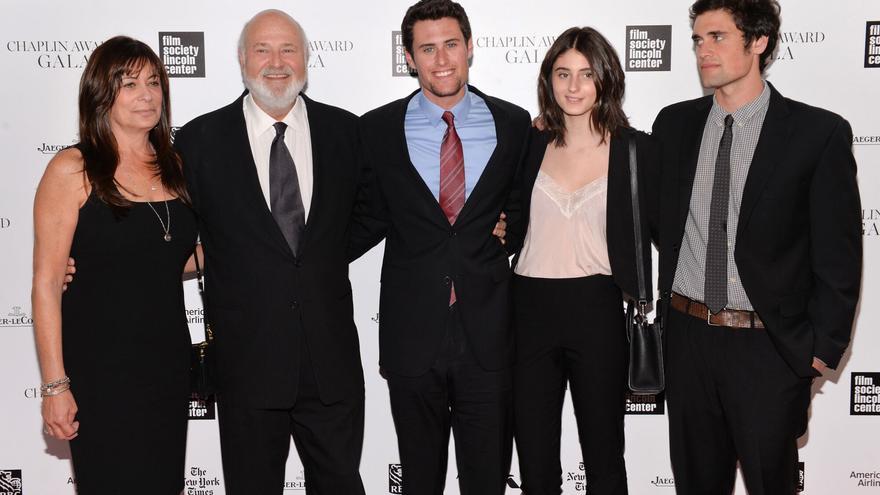 Michele Reiner i el seu marit, el director Rob Reiner, amb els seus fills: Jake, Romy i Nick, en una gala a Nova York, l’abril del 2014.