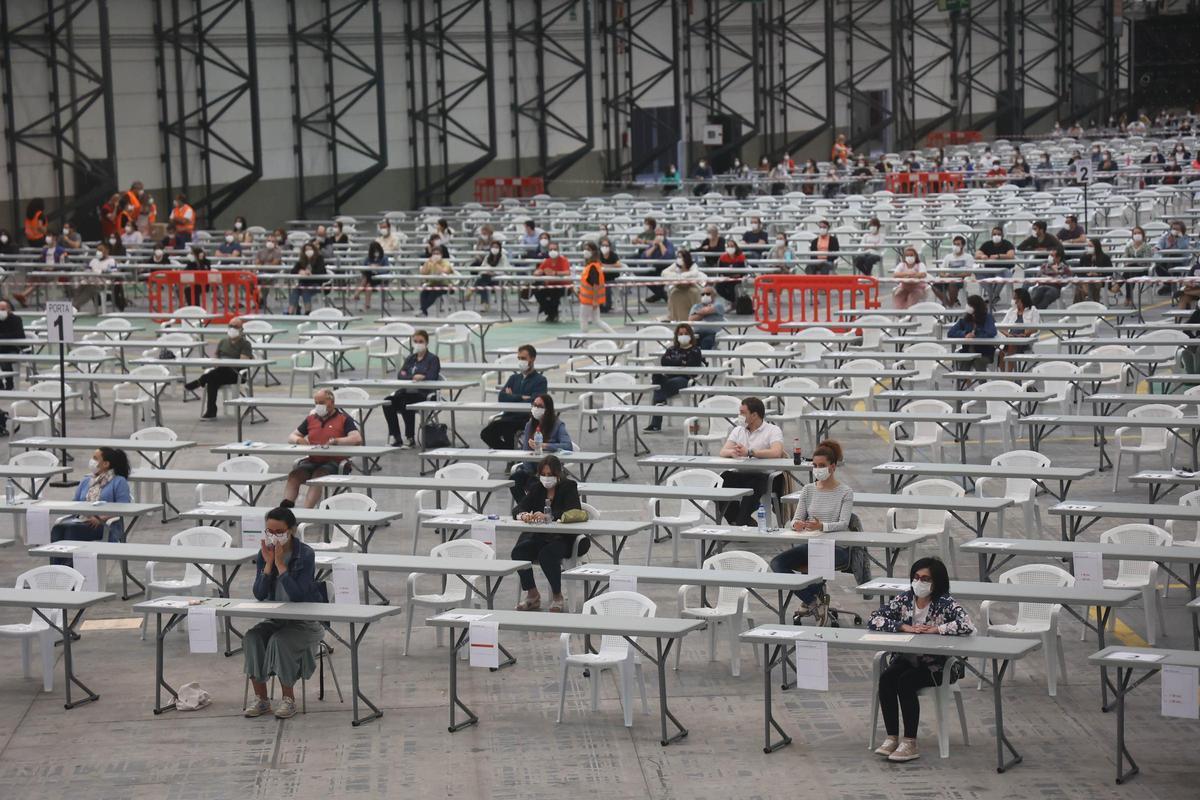 EXAMENES EN EL INSTITUTO FERIAL DE VIGO PARA 97 PLAZAS DEL GRUPO C1 DEL CUERPO ADMINISTRATIVO DE LA XUNTA DE GALICIA.