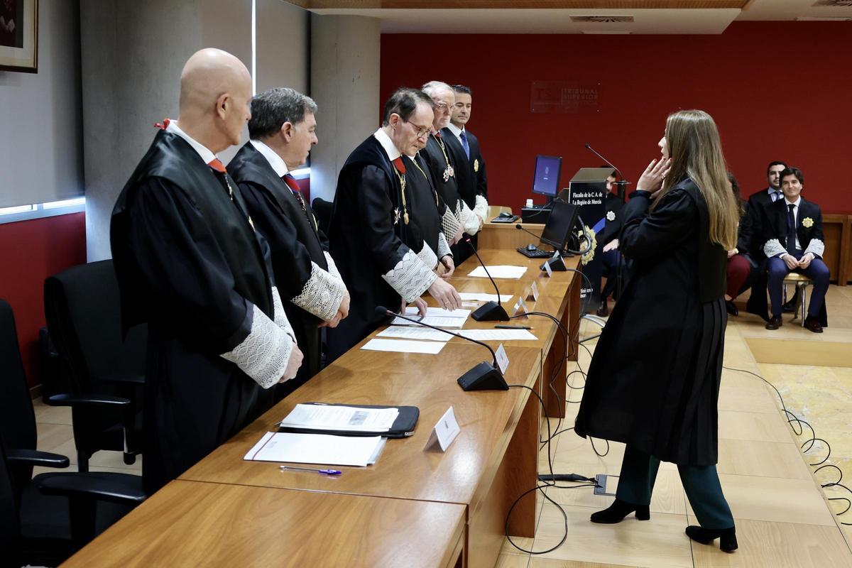 Un momento de la toma de posesión este martes en la Ciudad de la Justicia de Murcia.