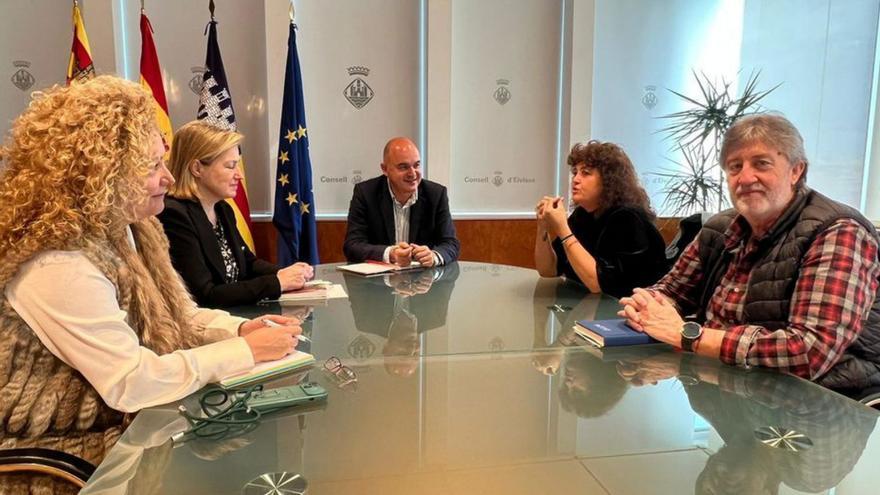 Momento de la reunión en el Consell de Eivissa.