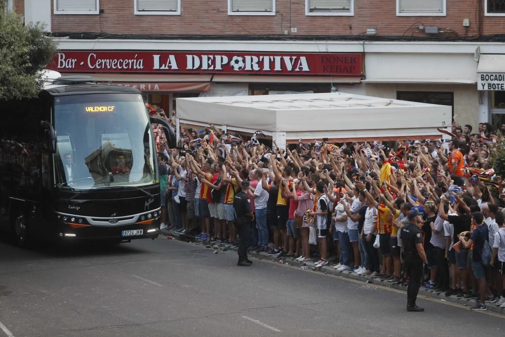 Así ha recibido la afición al Valencia en Mestalla