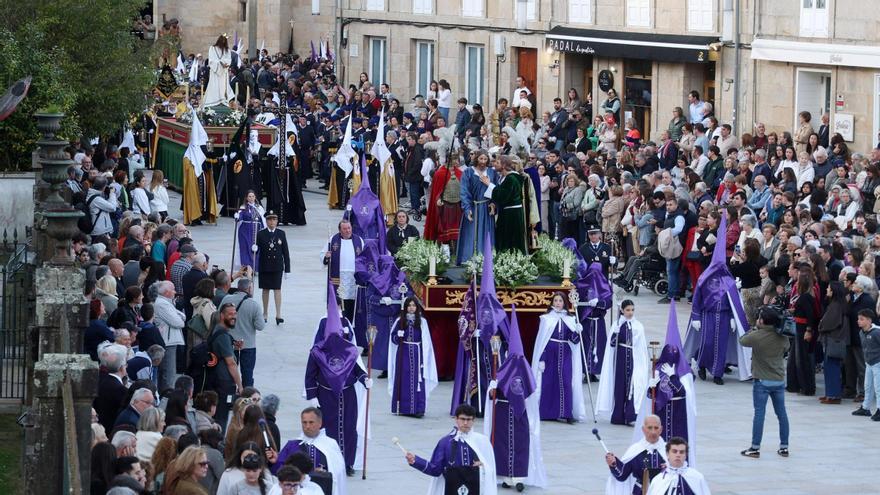 La procesión de los Pasos de Pontevedra vuelve a convertir la ciudad en un museo de imaginería