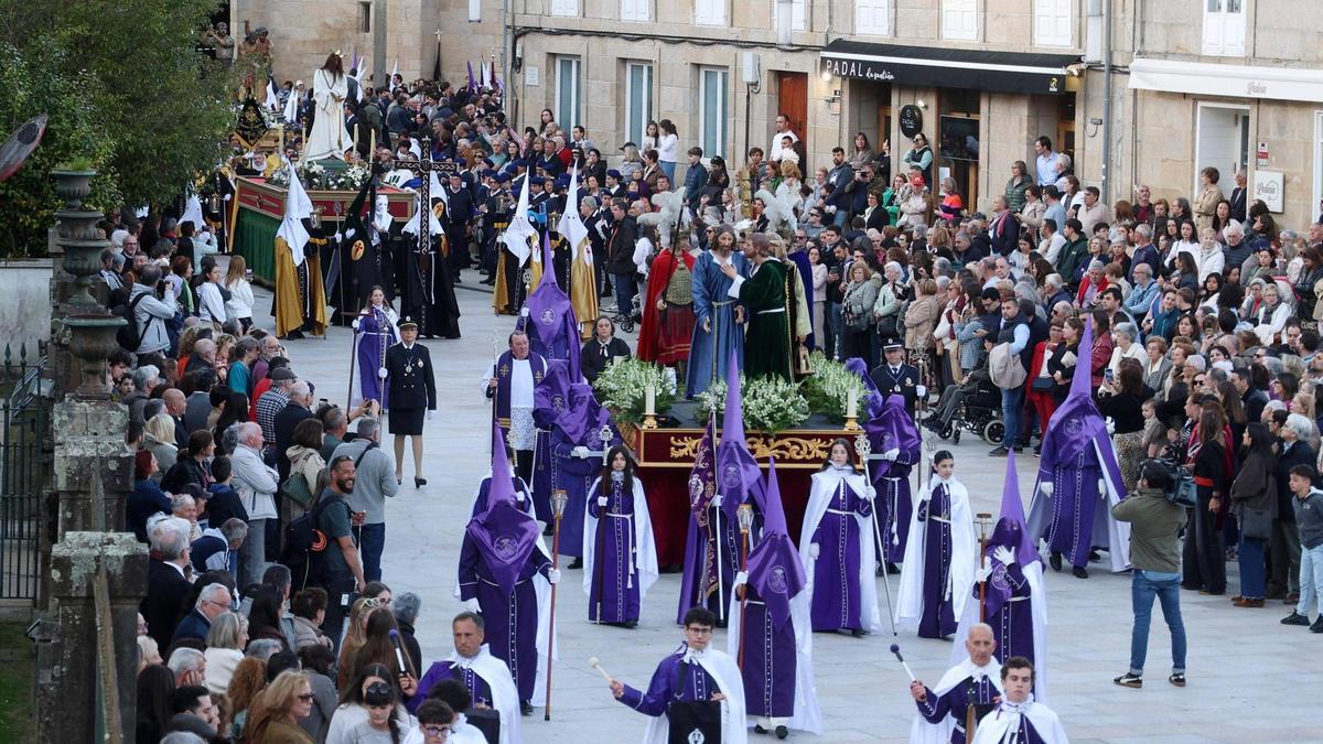 La procesión de los Pasos de Pontevedra vuelve a convertir la ciudad en un museo de imaginería