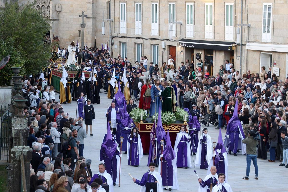 Las calles de Pontevedra vivieron un multitudinario Jueves Santo.