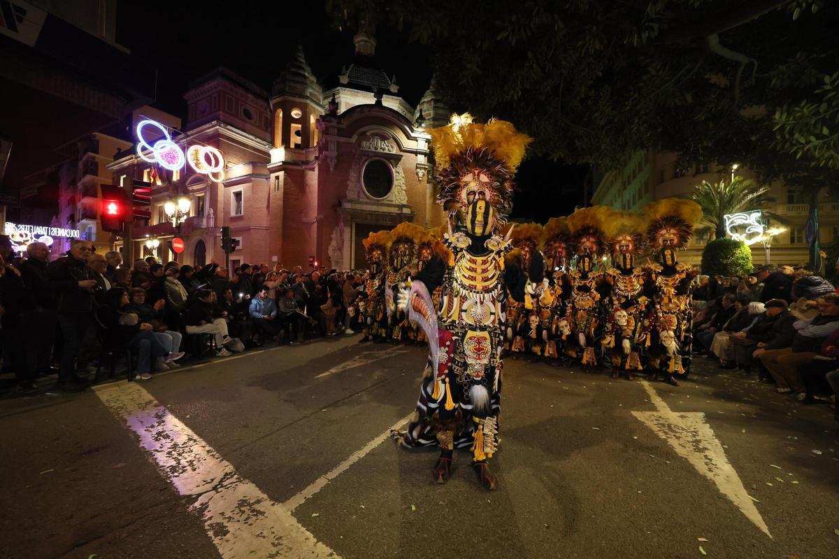 Las imágenes del desfile extraordinario del 50 aniversario de Moros d'Alquería