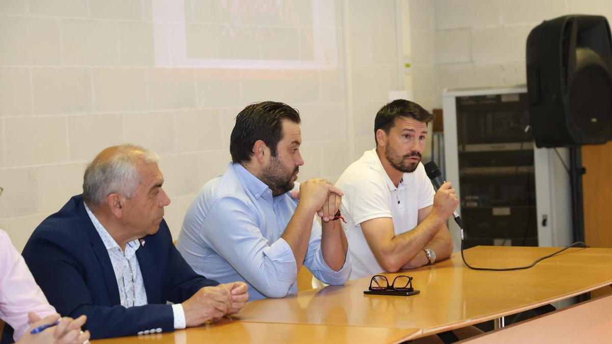 Dani Abalo durante la pasada asamblea en la que defendió ante los socios su labor y asumió la responsabilidad de los malos resultados deportivos.