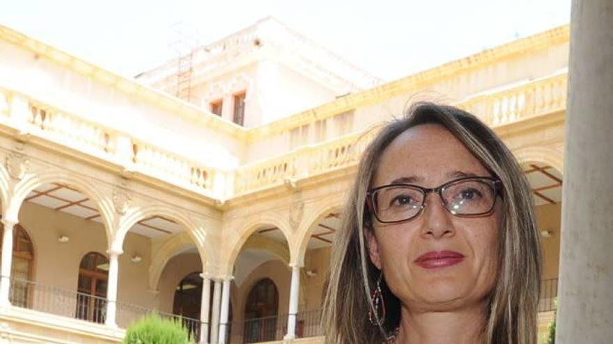 Teresa Navarro: &quot;Faltan gobiernos valientes que solucionen la  falta de agua&quot;