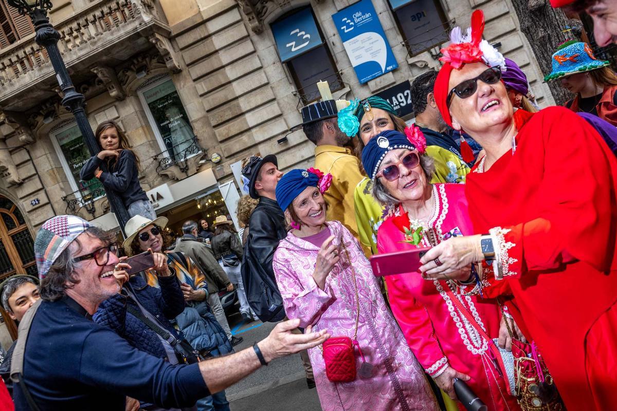 Nueva edición del Paseo con Sombrero por Barcelona