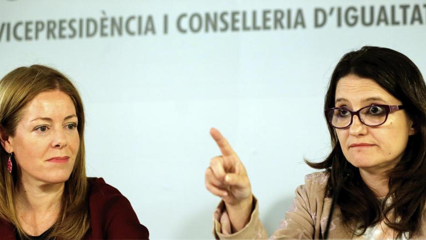 Clara Ferrando y Mónica Oltra.