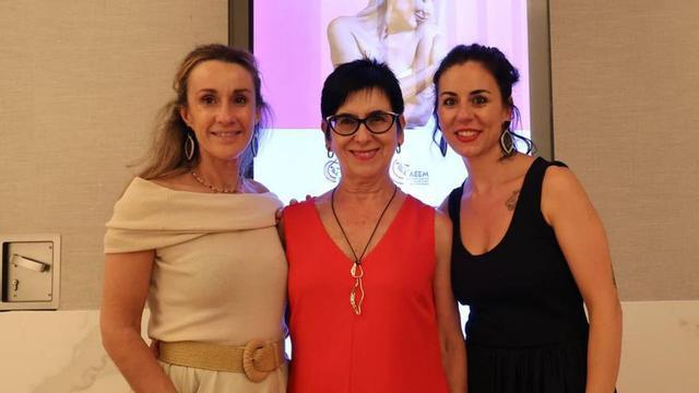 Desde la izq. Laura Labajo, Celia Miralles y Laura González, en las jornadas de ayer.